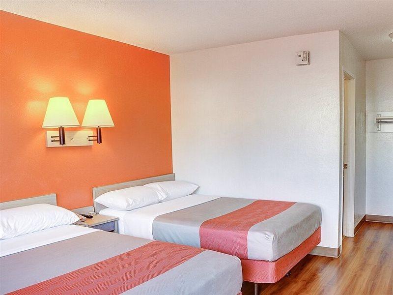 Hotel 6 Santa Fe
