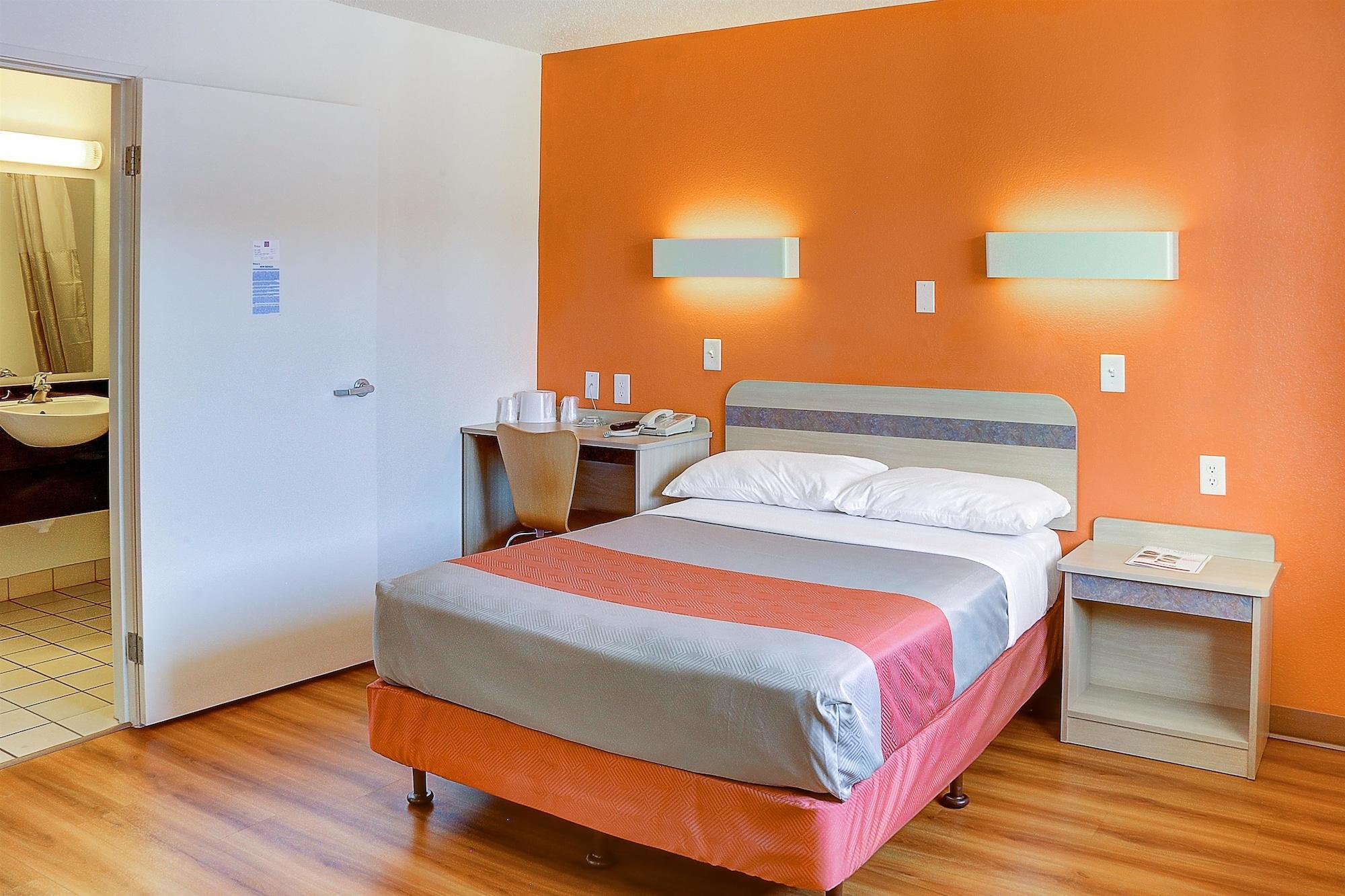 6 Hotel 2*