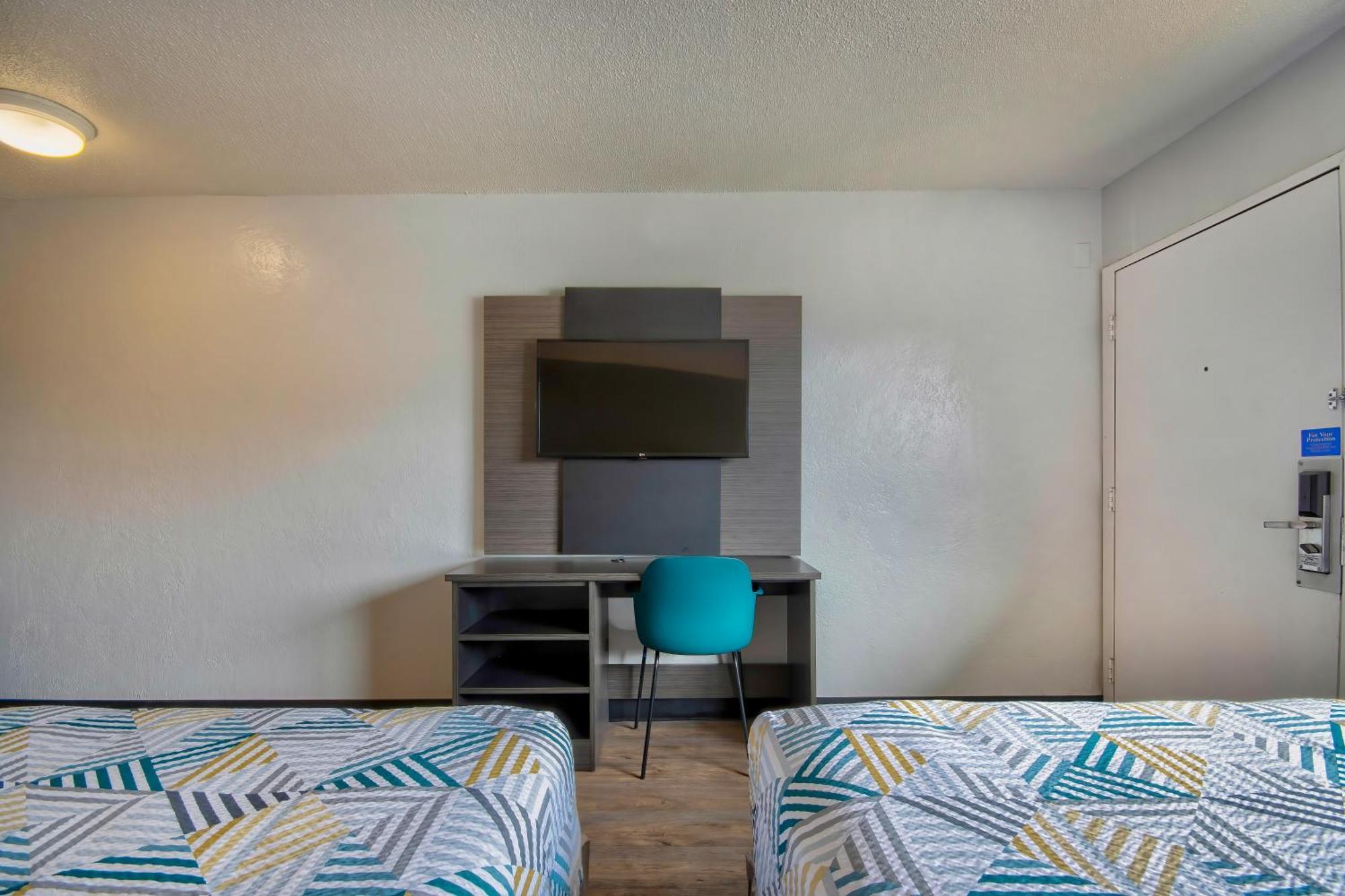 Hotel 6 2*