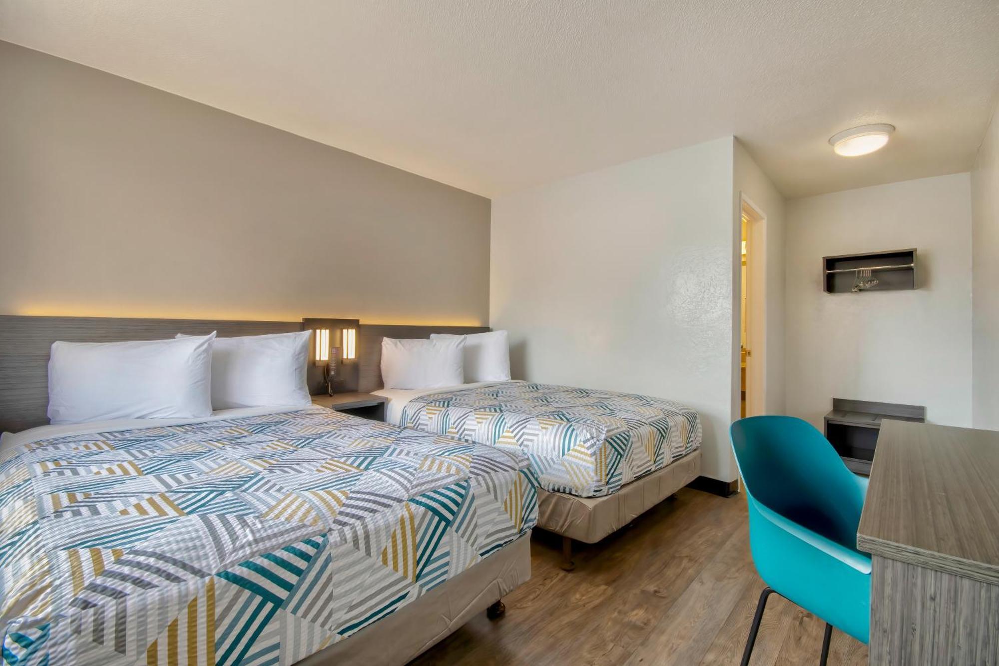 6 Hotel 2*