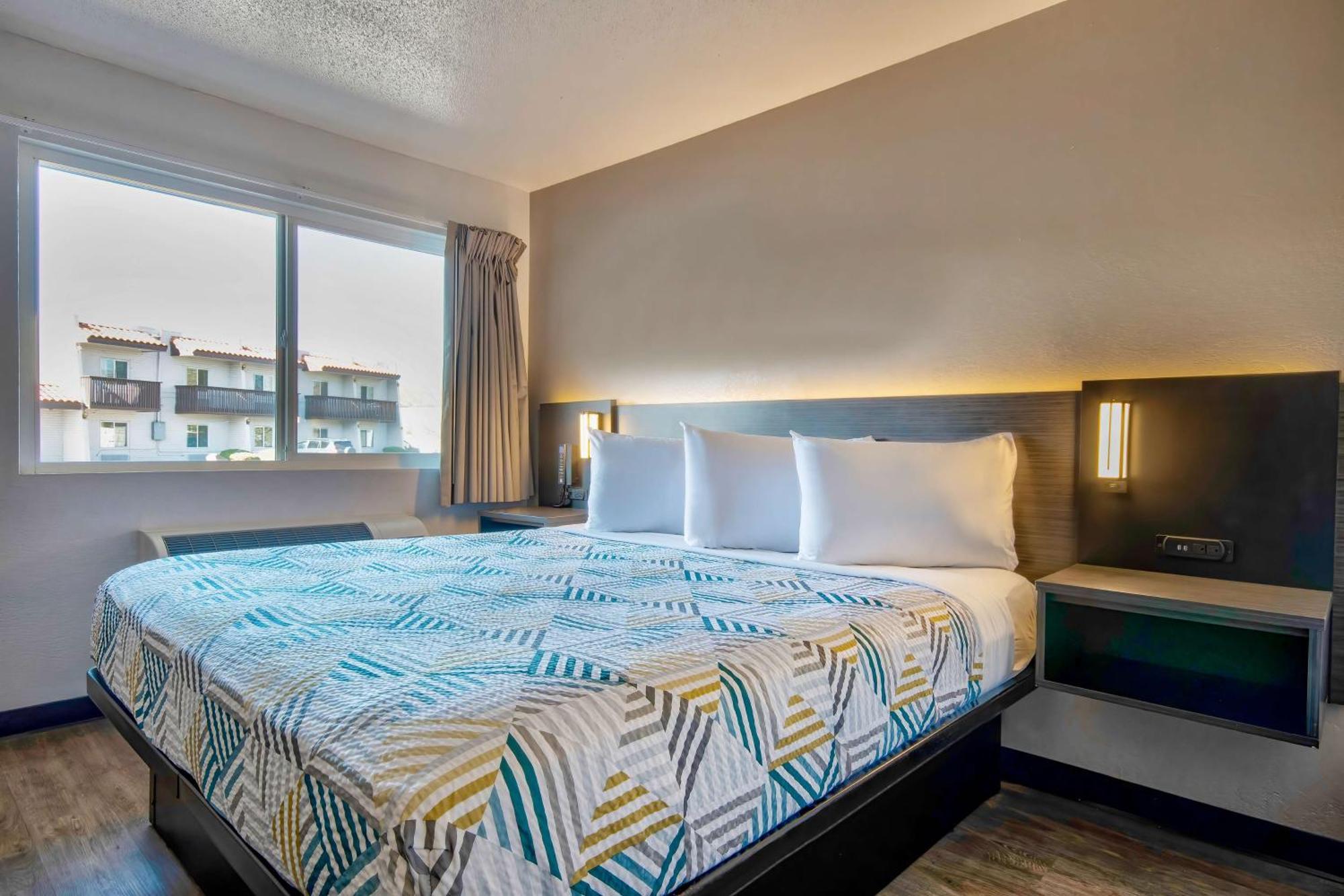 6 Hotel 2*