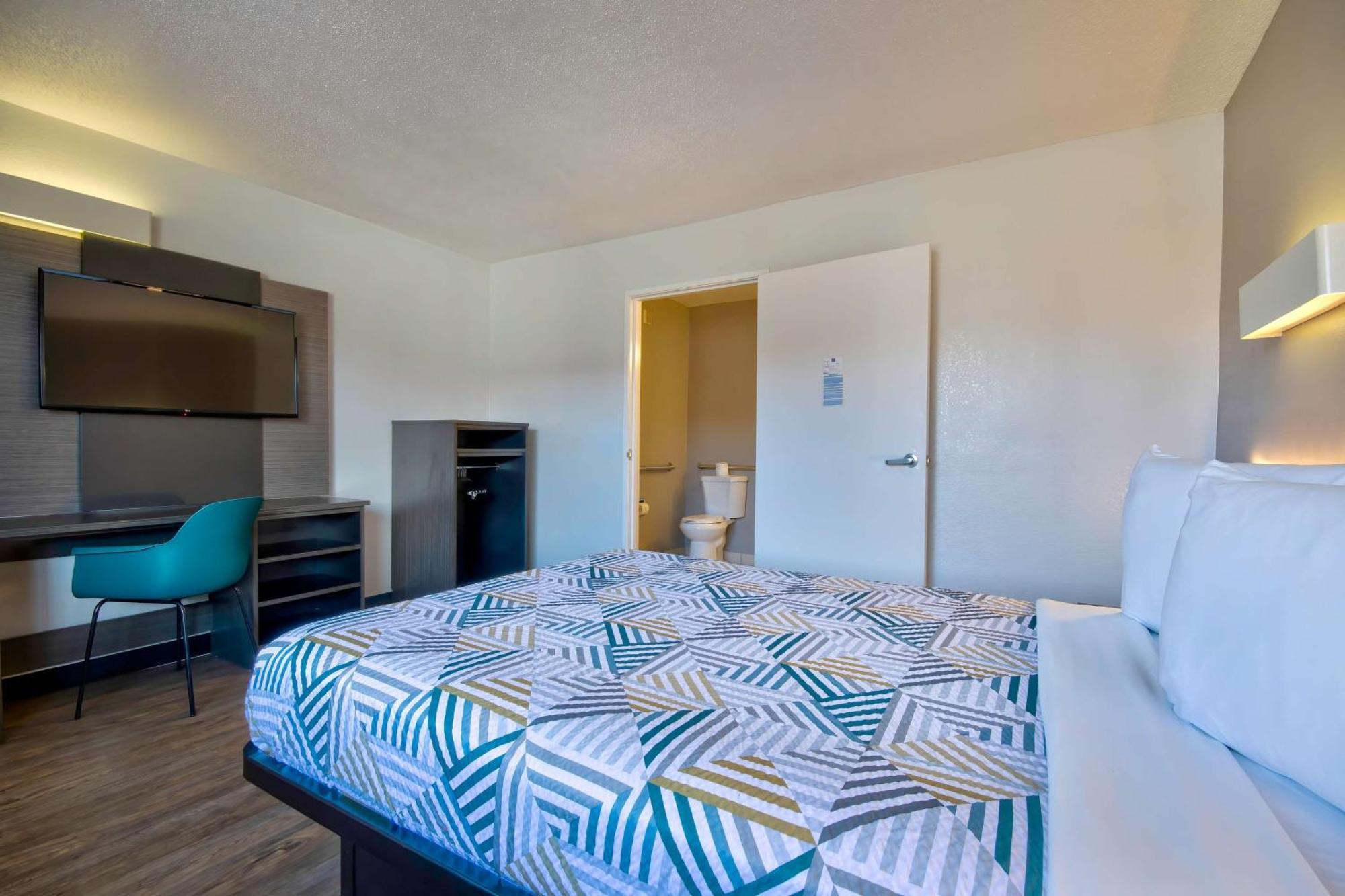 Hotel 6 Santa Fe
