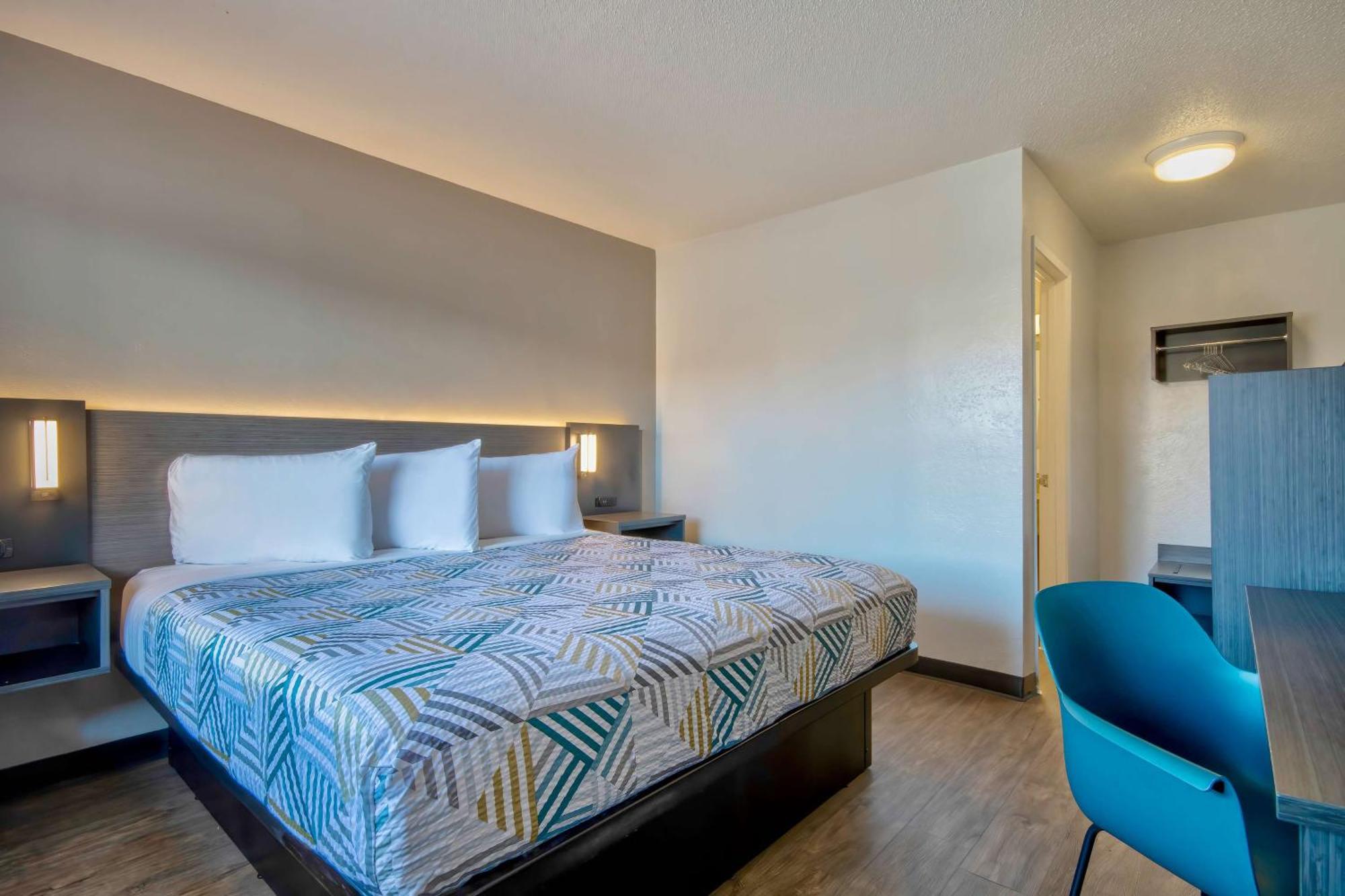 Hotel 6 2*