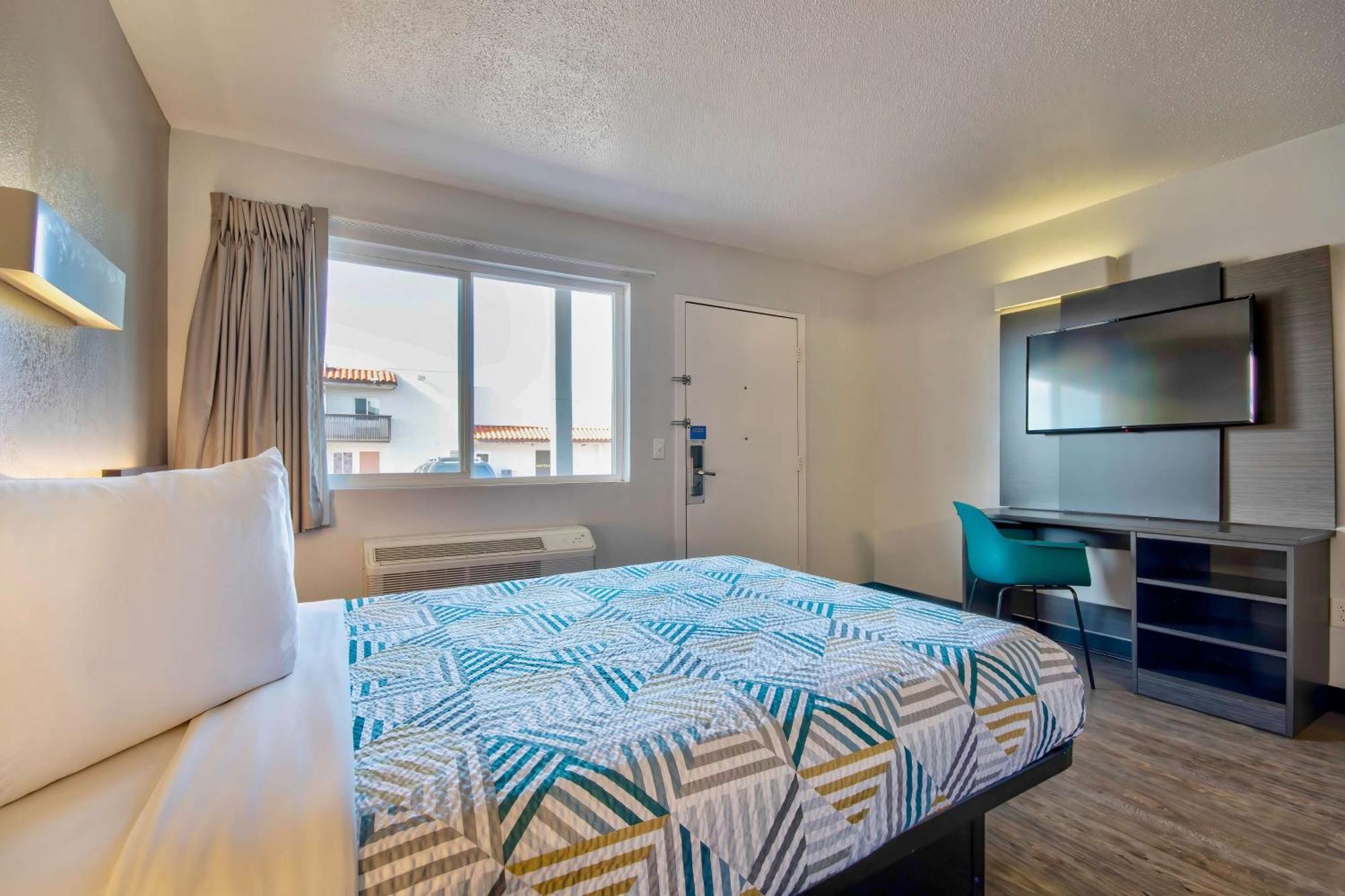Hotel 6 Santa Fe