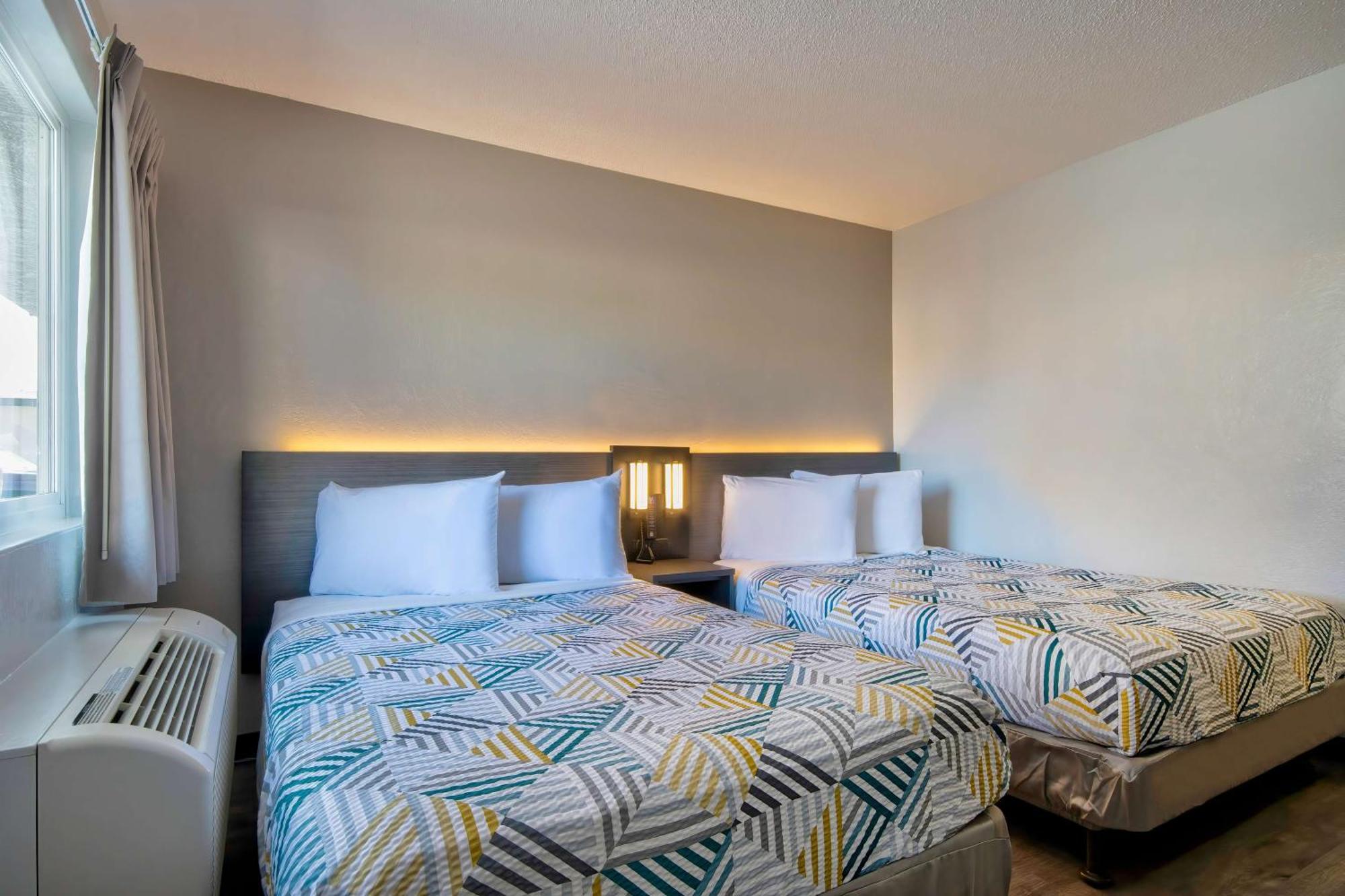 Hotel 6