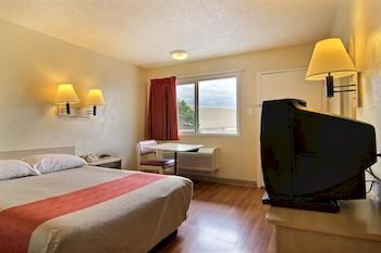 6 Hotel
