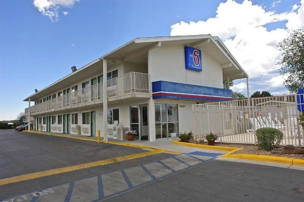 6 Hotel